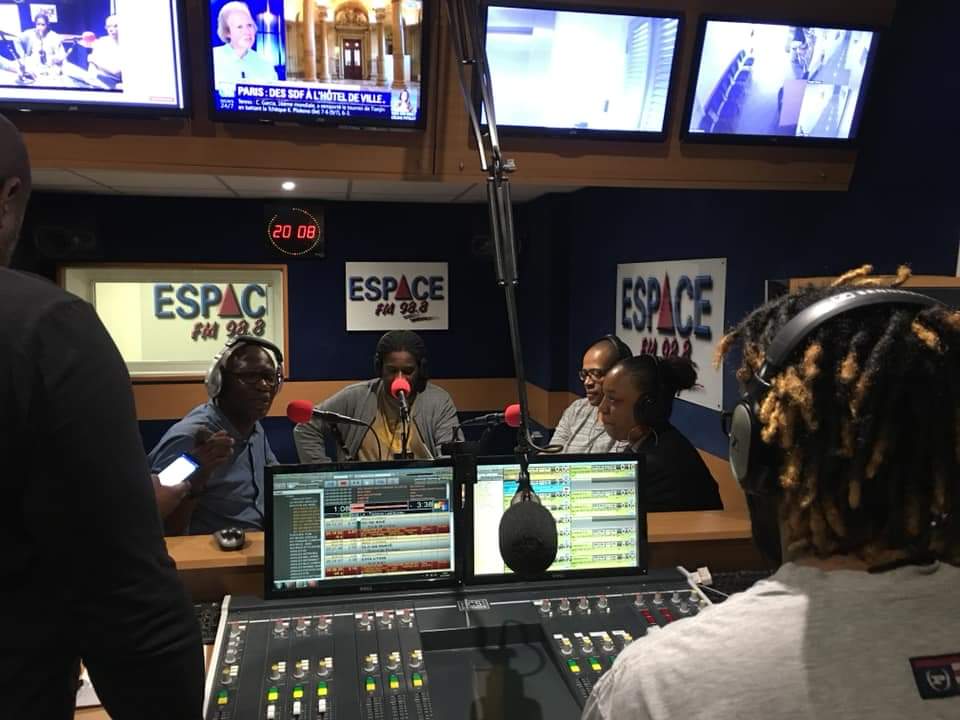 ComiteMarche98's tweet photo. [#RADIO] Toute l'équipe du #CM98, vous donne RDV dimanche 18 novembre à 20h sur @Espacefm988 dans #BouyonKiltirèl.
Vous avez une question🤔 ? Contactez le ☎️0140877900. #espacefm #memoire #marchedu23mai
 #esclavage #débat #Antilles #Guadeloupe #Martinique #Gyane #Reunion https://t.co/EcFtSA56ad