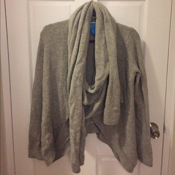 RitaMaesResale's tweet photo. So good I had to share! Check out all the items I'm loving on @Poshmarkapp #poshmark #fashion #style #shopmycloset #focus2000 #bestbehavior #capezio: https://t.co/NuGeL7QLed https://t.co/DXGk8jKimt