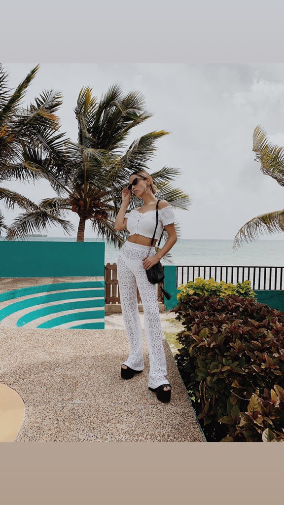 bhavantu_yoga's tweet photo. GREEN WAVE HOUSE ๐ฅฅ
#lapaulinablog #DeFinaCoqueteria #Fashionblogger #newlook #blonde #girlpower #jacket #colombianblogger #outfitoftheday #lookoftheday #love #model #white #colors #hairstyle #blogger https://t.co/IxIYjHopbF
