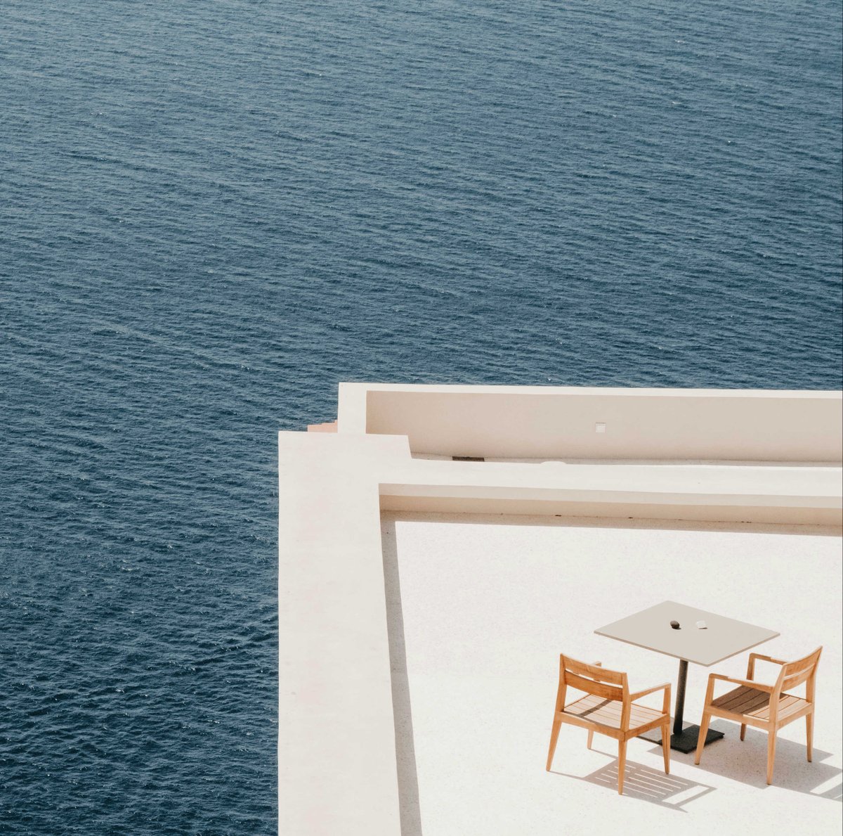 bySTORED's tweet photo. This cold weather got you debating jetting off to warmer climates this winter? ☀️☀️☀️☀️☀️☀️
Check out our checklist of the essentials you'll need to go travelling 
https://t.co/qU0PUMsAKd https://t.co/u4ZHaeCvD8