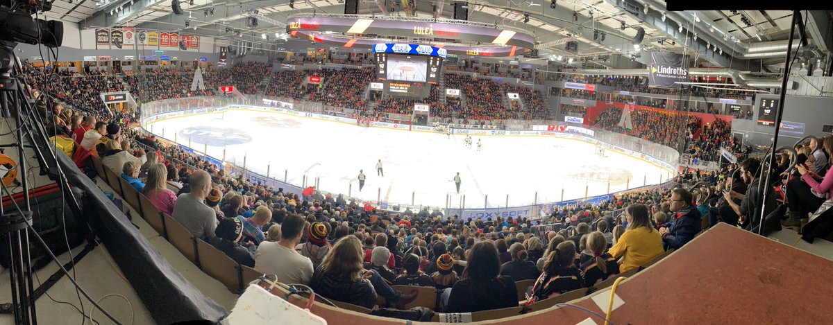 LuleaHockey's tweet photo. Så här ser det nya publikrekordet för SDHL ut. 6220 personer. Tack så jättemycket alla ni som gjort det här möjligt! ❤️💛🖤 #Rekordmatchen https://t.co/rEejQHGaqe