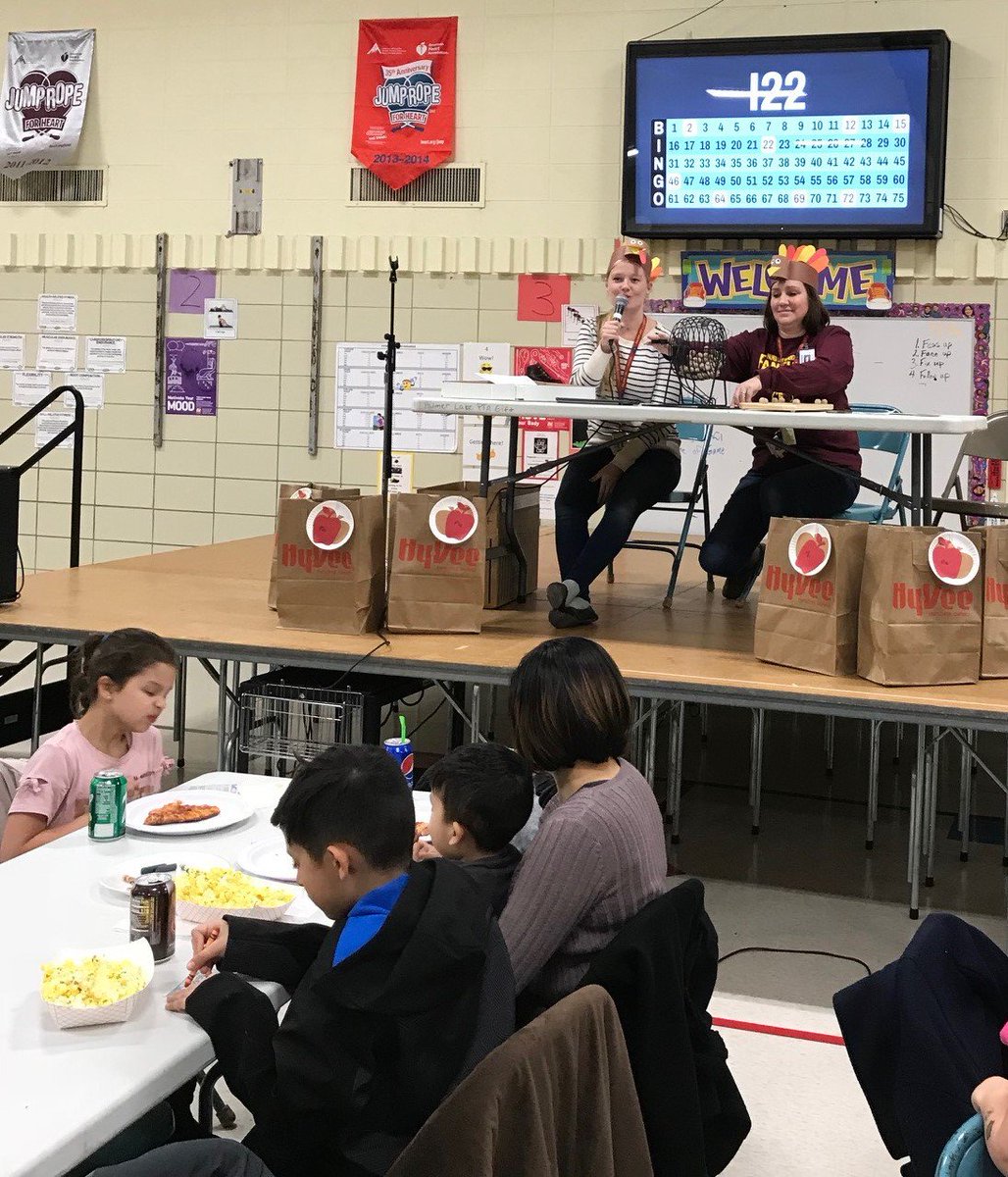 PLVolunteering's tweet photo. So. Much. Fun. #FamilyGameNight was a great time for @PalmerLakeElem. Thanks to our neighbors #CubFoods, #HyVee, #BroadwayPizza for adding to our prizes this year! #pltweets https://t.co/EAM4koOWUe