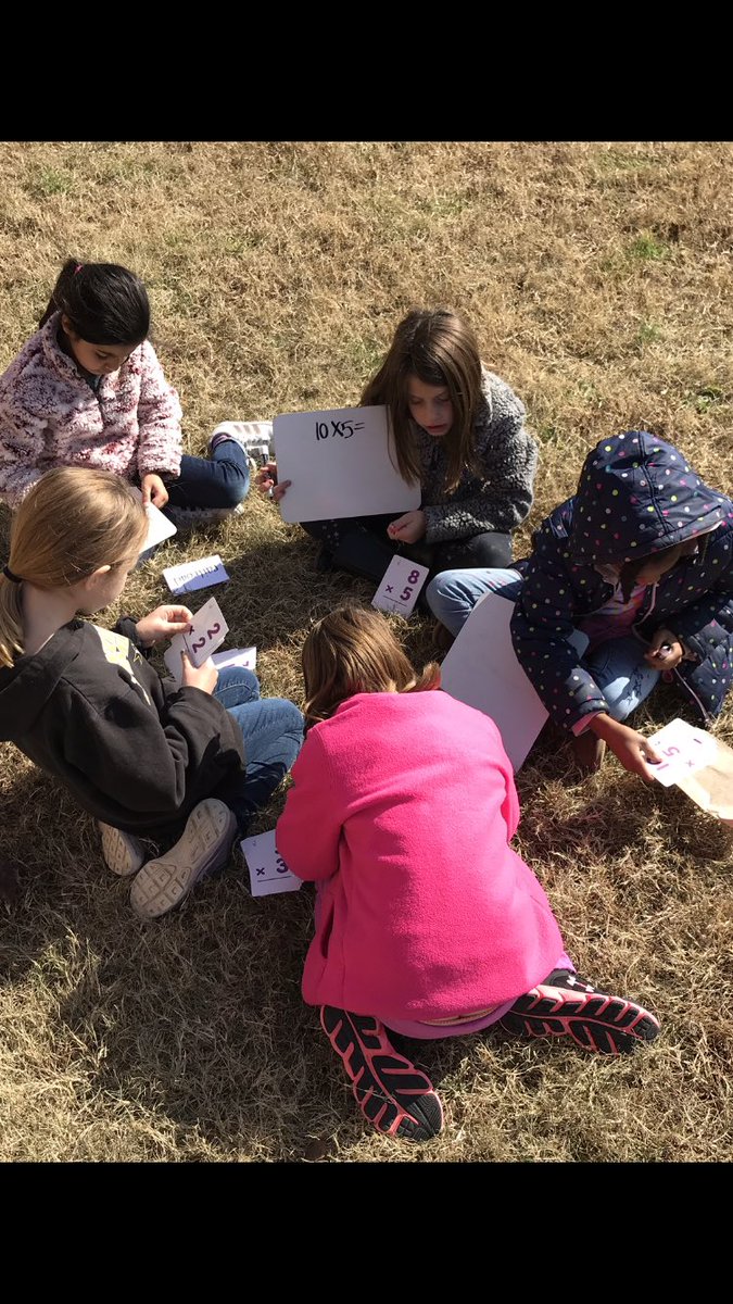 MrsBeccaDunn1's tweet image. #sunshine☀️
#recess🍁
#mathgroup📚
❤️❤️❤️❤️❤️