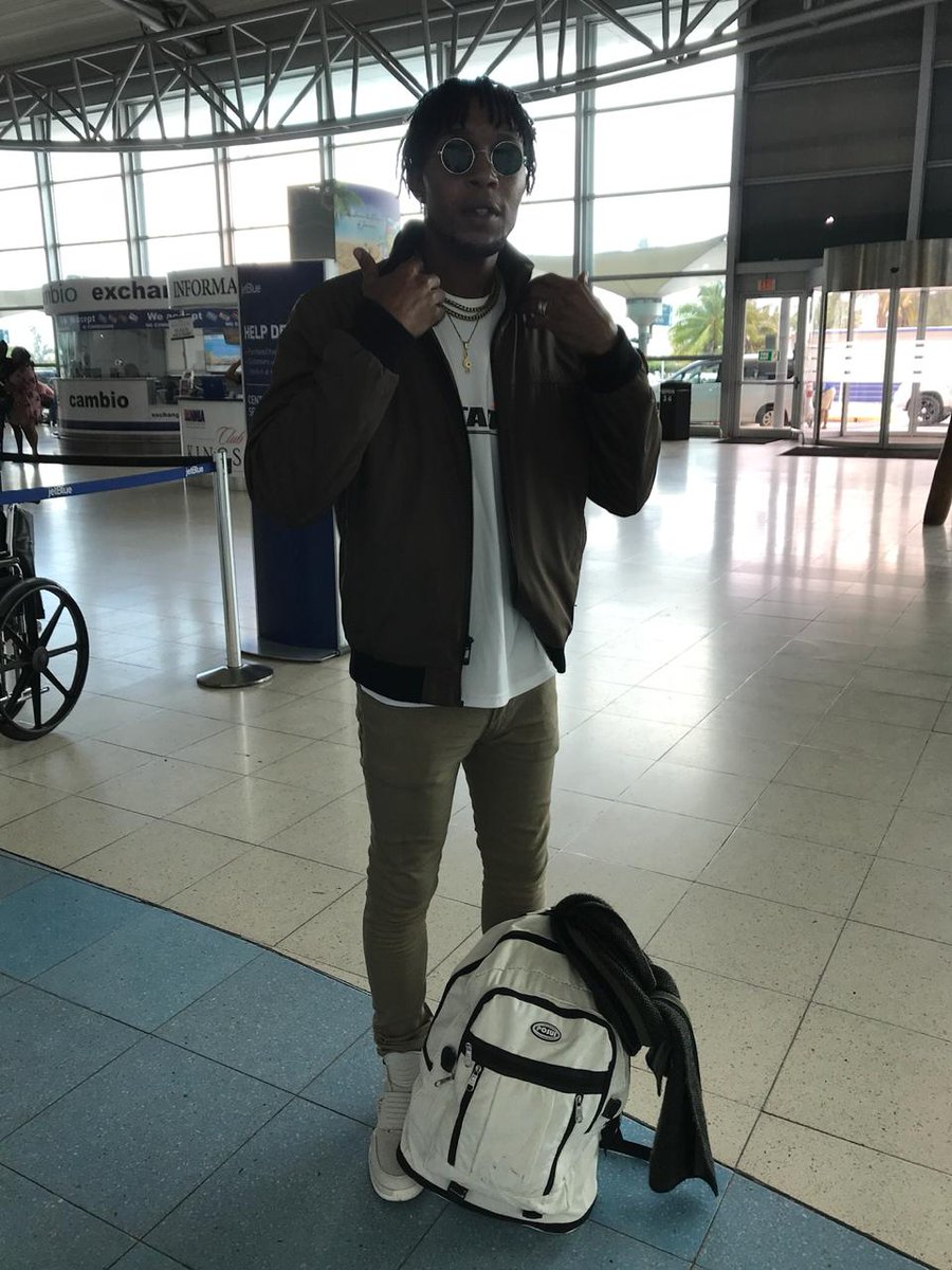 rtadaxmusic's tweet photo. Sir Different Specie
Say's He Ain't Giving Up Until you Y'all Give Up
So Wish Him.🛫
SAFE TRAVEL #JETLIFE
.
#RTADAX #AIRPORT #plane #travel #vacation #tour #atlantageorgia #dancehall #bookings #america #jet #newartist #rap #g5 #embassy #foreign #recordlabel #DEPARTURE #pinnpull https://t.co/f1b2dies1g