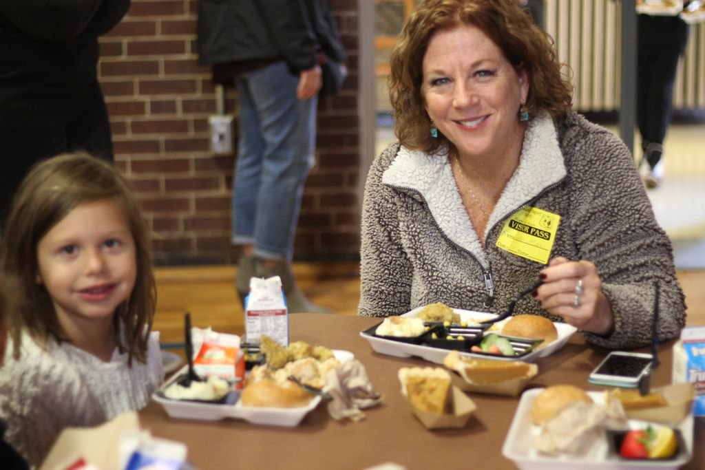 BeaumontMagnet's tweet photo. We love any chance we can get to have our extended #BMAfamily in the building!  It's so sweet to see how happy students are to share their school life with their home life! https://t.co/EQFsrgmvGP