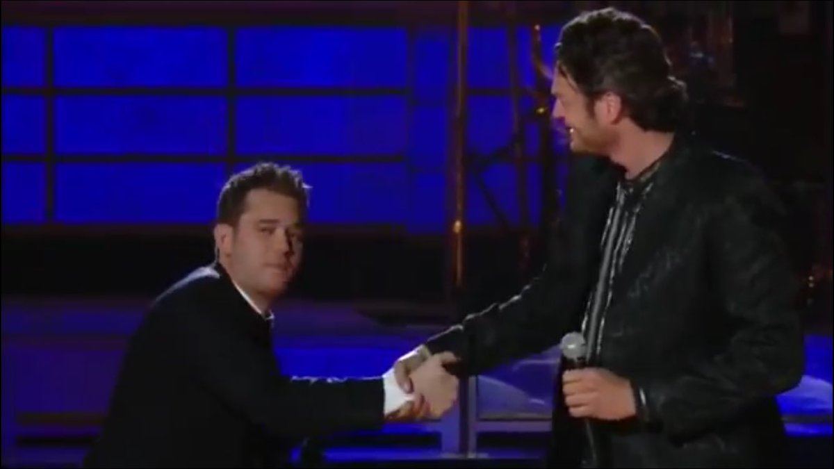 nich_roybs's tweet photo. Blake Shelton grabbing Michael Bublé’s wrist for the most AWKWARD handshake 😂 https://t.co/1C4hW3bX8J