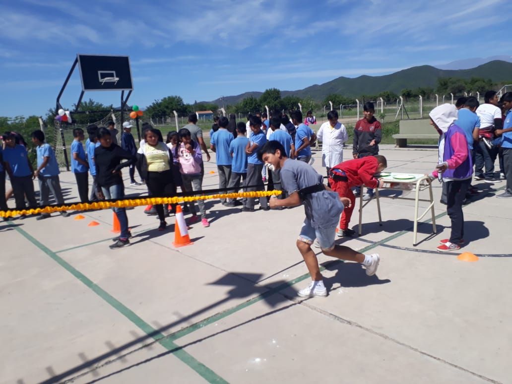 Daiana1715's tweet photo. Jornada de Integración con Esc Primaria Gob Manuel Solá, organizado por el Taller de Deporte #ESA #LasPalmas5150 @aniberruezo @MartaMariaMerlo @licdanielmamani @fguillesaavedra @AlancayDel  #Cerrillos https://t.co/zxoAmzPBFQ