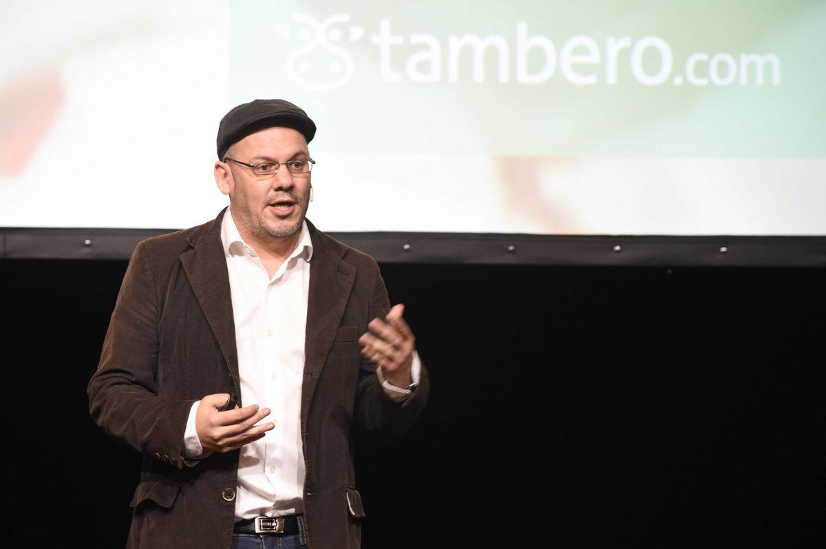 BolsaRosario's tweet photo. 🎙| #Ahora, Eddie Rodríguez, CEO de @tamberoweb, presenta la evolución en la gestión agropecuaria en #InnovaciónLáctea.

"Para muchos productores, sentarse en una computadora no es parte del trabajo. Pero todas las industrias están siendo desafiadas por Internet". https://t.co/mI6m9bUWCn