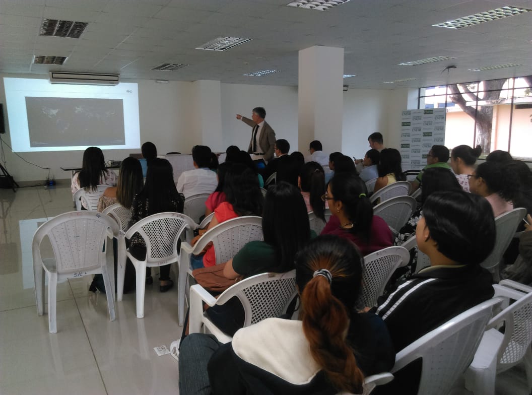 UNEMIEcuador's tweet photo. El fortalecimiento de las relaciones interinstitucionales fomenta el desarrollo sostenible de la academia.
@A_RoldanPonce conferencista de @FHDresden dicta conferencia "Marketing en destinos turísticos", dirigida a estudiantes @UNEMI_ec

#SomosUNEMI #EvoluciónAcadémica 🎓 https://t.co/GCciVCv8dn