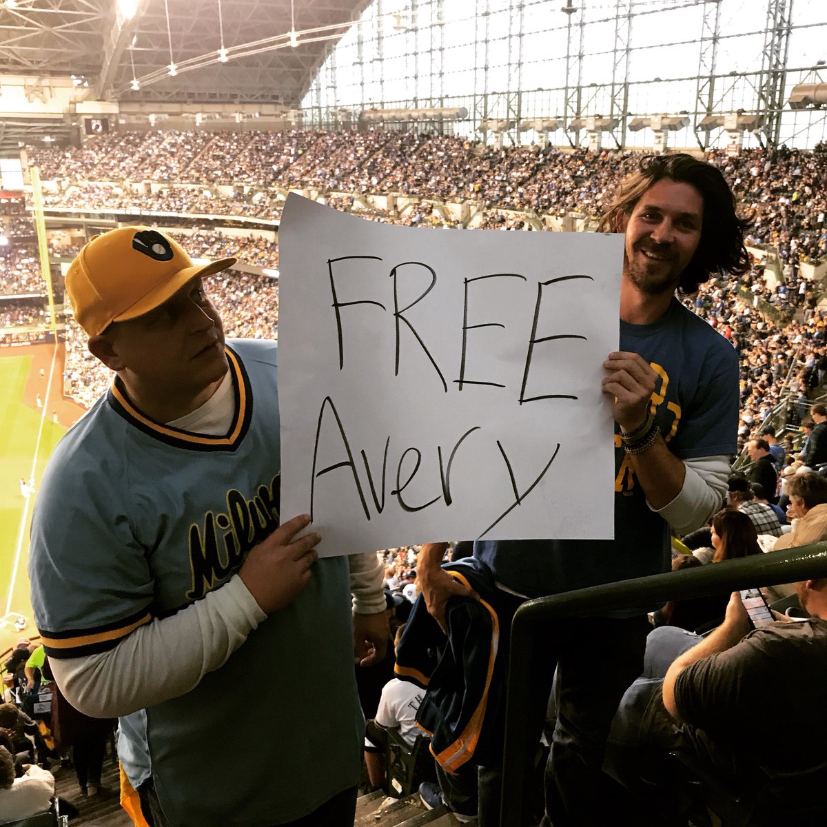 McdermidNick's tweet photo. @ZellnerLaw representing Steve at the Brewers #Nlds. Bring them boys home!! #FreeAvery #Makingamurderer2 #TruthWins #MakingJusticeJust https://t.co/xZXloOu0D4