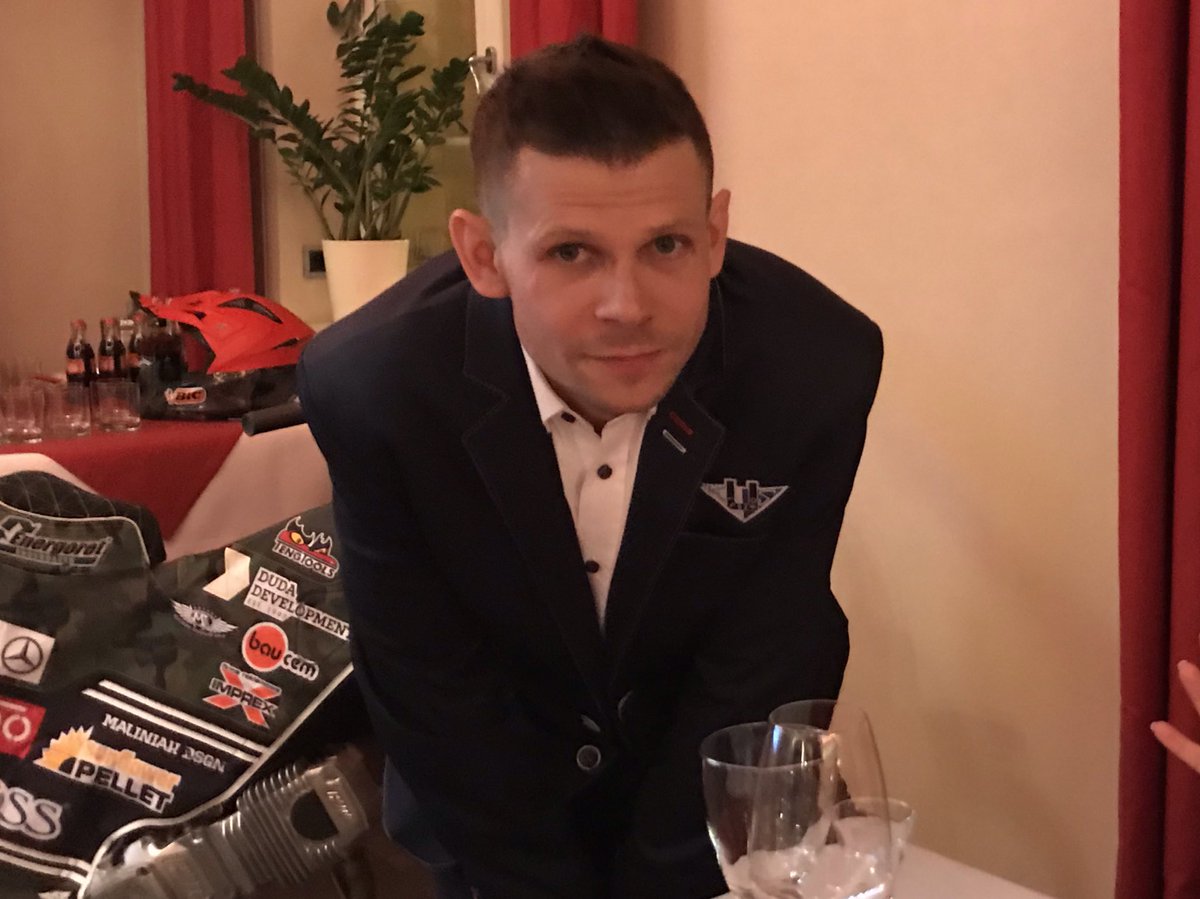 UniaLesznoKS's tweet photo. Podsumowanie sezonu 2018 👉🏼 @kolodziejracing #DMP2018 / 🥉 #IMP + AWANS do @SpeedwayGP 2019💥 DZIĘKI JANUSZ👊🏼 #KSUL⚪️🔵 https://t.co/M51tM95IhG