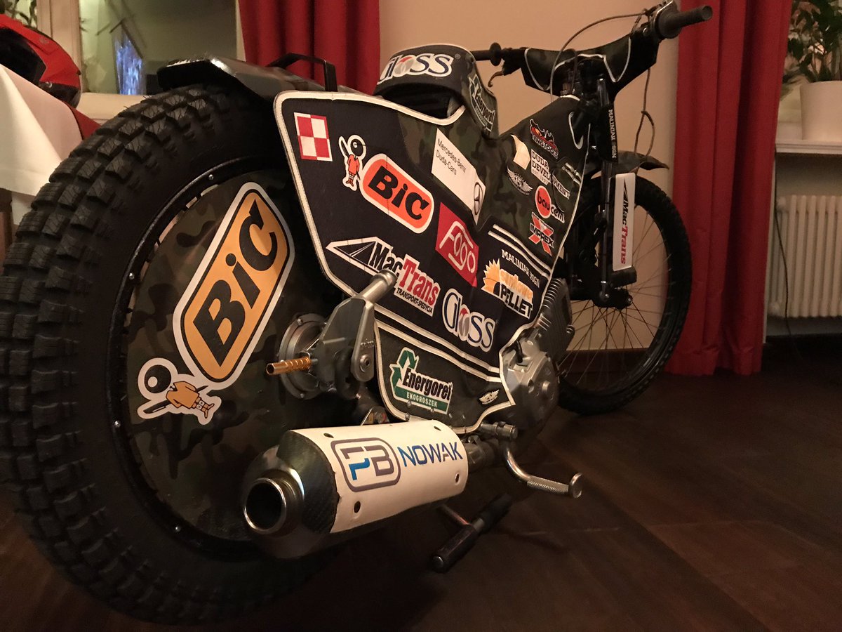 UniaLesznoKS's tweet photo. Podsumowanie sezonu 2018 👉🏼 @kolodziejracing #DMP2018 / 🥉 #IMP + AWANS do @SpeedwayGP 2019💥 DZIĘKI JANUSZ👊🏼 #KSUL⚪️🔵 https://t.co/M51tM95IhG
