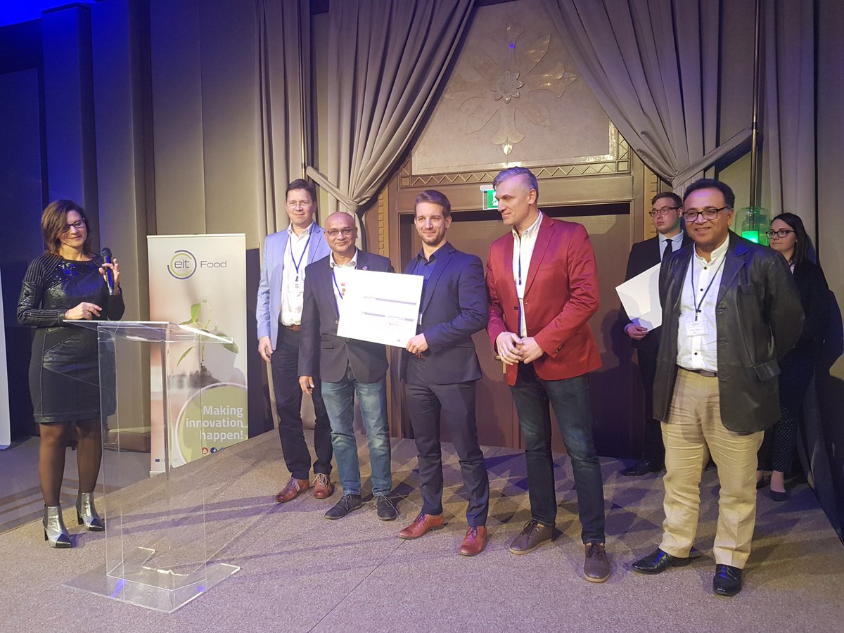 FindAir_inhaler's tweet photo. Big moment for our team at the Grand Final in Budapest! We've just been announced 2nd prize winner of EIT #InnostarsAwards @EITHealth #eithealth #eitgrandfinal2018 #EITHSummit #InnovationInEurope https://t.co/olqXmZAub9
