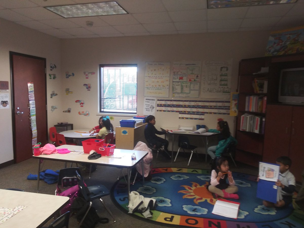 MrsAtkins10's tweet photo. Publishing time with my kinders #kindergarten #writing #ELA https://t.co/g6UBqbjdA8