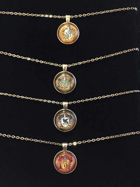 Stitchnanigans's tweet image. Thinking about presents for the geeks in your life?
Pendants and cross stitches (patterns, kits, completed pieces); special orders available. Want a My Hero Academia pendant? I can do that (I probably should; my kids keep demanding some). Let's chat.
Free Canada-wide shipping!!!!