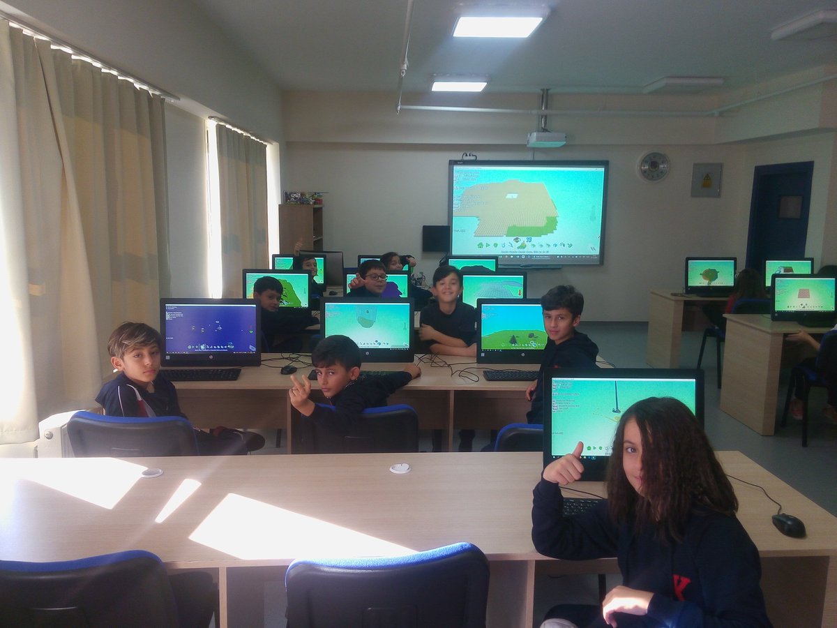 Ted Denizli Kolejinde 4.Sınıf Öğrencilerimiz Kodu Game Lab ile kendi dünyalarını ve kendi oyunlarını oluşturuyorlar.