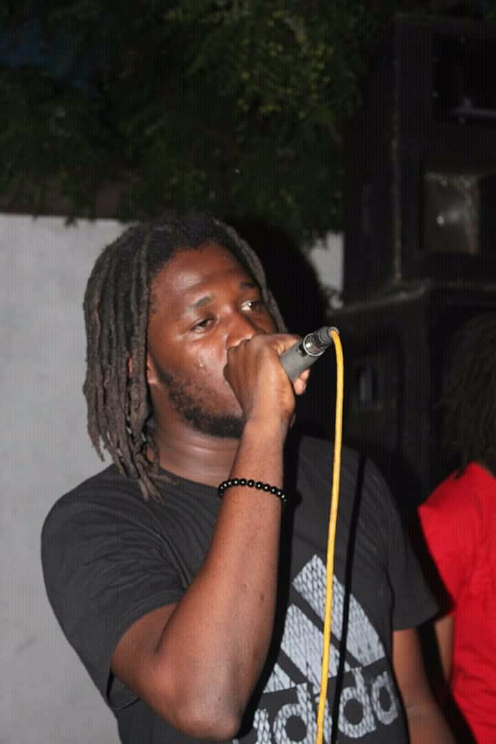 ReginaldDorceus's tweet photo. Sa se atis ke nou dwe onore nan vivan yo. Se pa stil atis kap fè reklam pou sigarèt comme il faut yo, nèg yo déjà fèl avèk yo comme il faut. https://t.co/eFTBNc0Uls