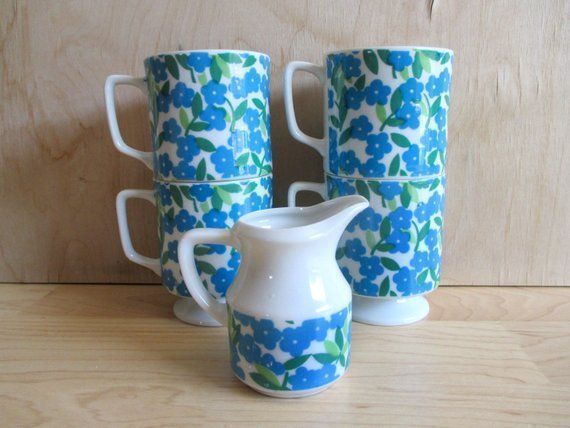 SquirrelAwayVtg's tweet photo. Perfect for early morning tea: Vintage Mod Cup Set, 4 Mid Century Floral Daisy Footed Mugs with Creamer, Retro Mod 1960s Kitchen Decor CLICK: https://t.co/c4dFP2VYHV #Etsy #vintage #modkitchen #teatime #1960s #KitchenDecor #vintagekitchen https://t.co/vOWj5jC2yQ