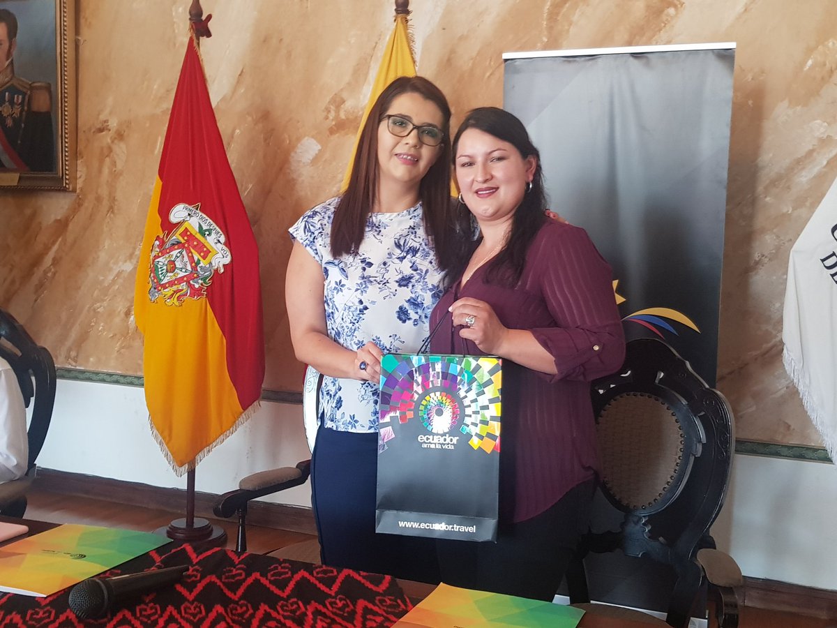 Produccion_Z6's tweet photo. La coordinadora zonal 6 @MaAngelicaLeon, da a conocer los resultados del proyecto a nivel nacional Emprende Turismo en donde 3 de los ganadores pertenecen a la CZ6. El primer puesto es para un emprendimiento de la provincia del Azuay @Amavif1 #FincaDonAntonio https://t.co/Kr8f54btYy