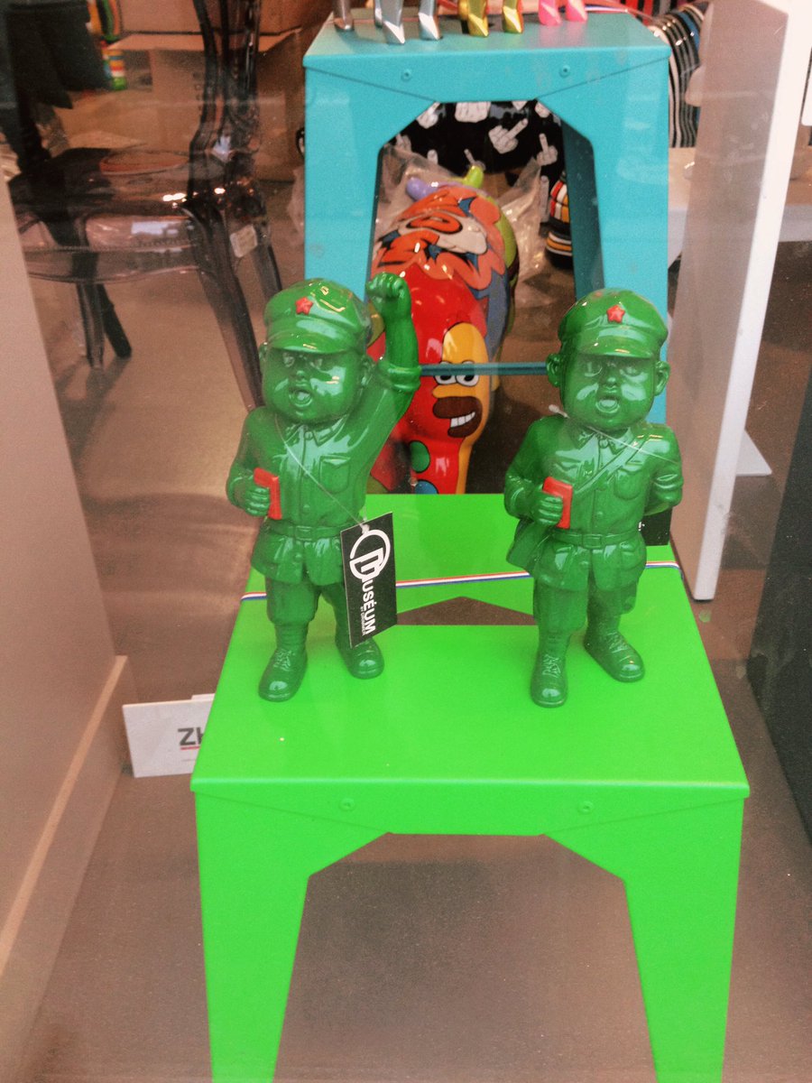 sttanding's tweet photo. Les nouveaux produits Drimmer débarquent au 09 quai des Célestins à Lyon. Parfait pour commencer les cadeaux de Noël 🎁 #nouveautes #cadeaudenoel #ideecadeau #lyon2 #lyoncity #sttanding #shopping #magasinlyon #boutiquelyon #deco #mobilier #objetdeco #tableau #coussins #sculpture https://t.co/qzkeNoFyp2