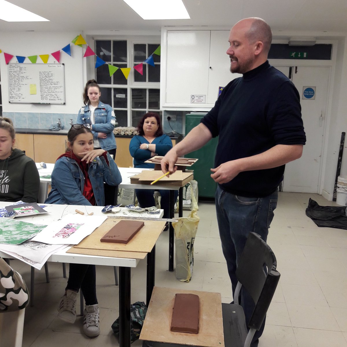 PMAGlearning's tweet image. Drawing into clay slabs using our monoprints and pottery sherds as inspiration @potclays with @birchesheadhigh @neil_brownsword  #DesignLabNation
@PMAGlearning @V_and_A @PotteriesMuseum @JohnsonTiles 
 #educlaytion