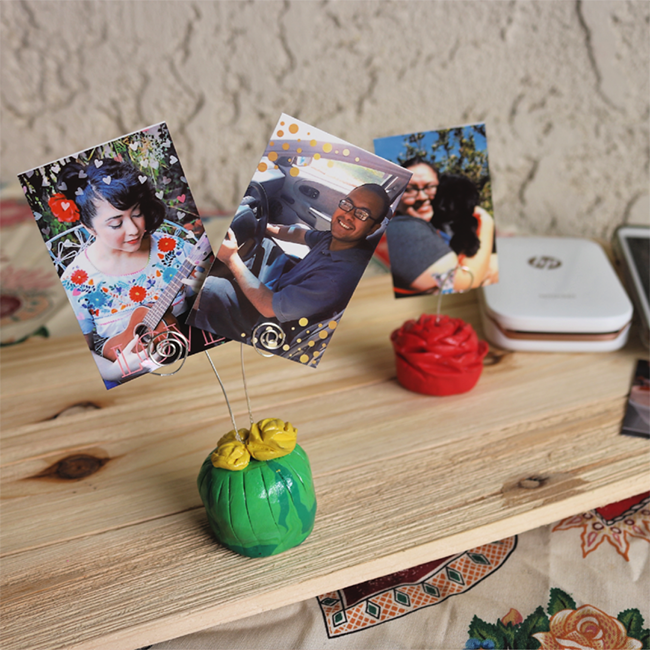 If you are in need of a colorful way to show off a few photos on your desk, this is the project for you! @craftychica shares how to create these DIY Clay Photo Stands: ow.ly/mvI530mAFDp