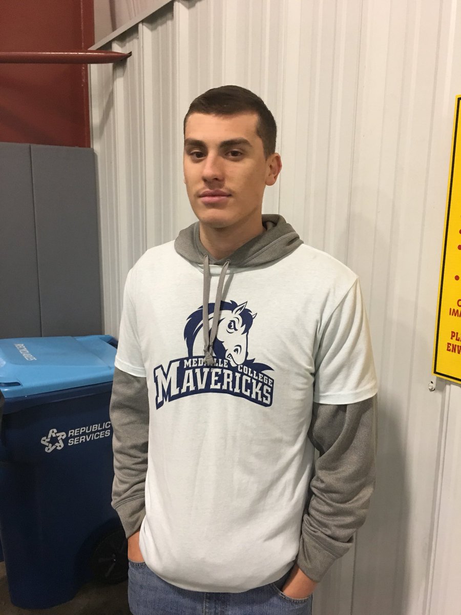 austinwittmer1's tweet photo. Happy #MaverickFriday @MedailleCollege https://t.co/tHj9u37gPY