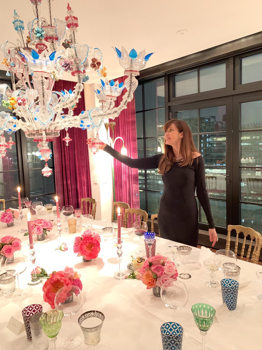 How’s this for a gorgeous #Venetianglass chandelier? @dolcegabbana dinner. #beautiful #artwork #fashiondinner