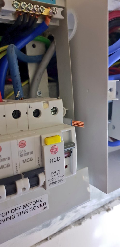 NSElectrical1's tweet photo. Some of our finds this week: got to love a 🤠. From buried extension leads to neutrals not being connected.🙈  #e5 #Fail https://t.co/AeBftOSIpD