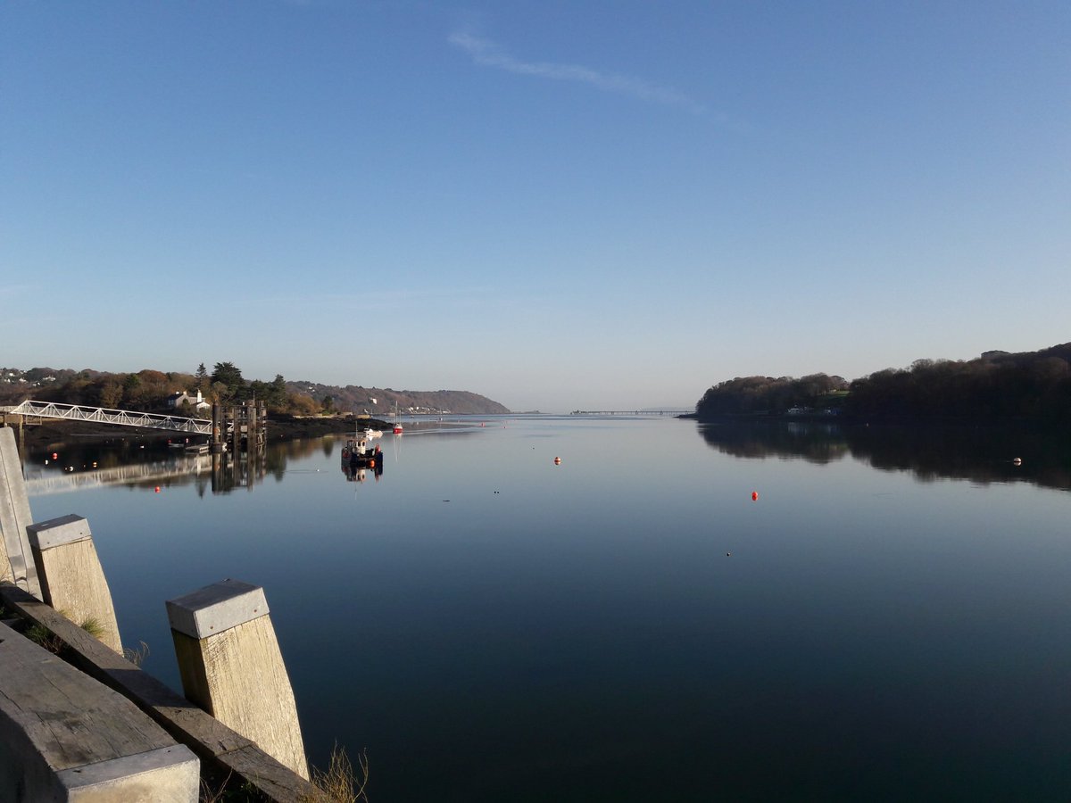 mandy_h75's tweet photo. #MenaiBridge this morning. #Porthaethwy bore 'ma. #Autumn #Hydref #colours #cychod #boats  #millpond #ddistawrwydd #tranquility #reflection #YnysMon #Anglesey #TheStraits @ruthwignall @DerekTheWeather https://t.co/Dn61KoQdob
