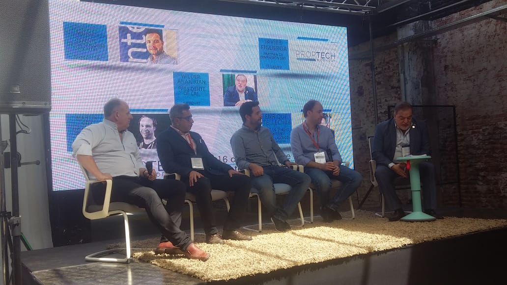 PrensaRE's tweet image. En el panel &quot;La tecnología como una herramienta transversal en todos los procesos&quot; del #PROPTECHWorkday hablan: Ezequiel Muñiz de Xintel, Javier Figueroa Pereira de Locomotion Co., Martin Cox de Sumaprop y Enrique Tellechea de Bimsys. Modera:  Wilder Ananikian, Presidente de CIU