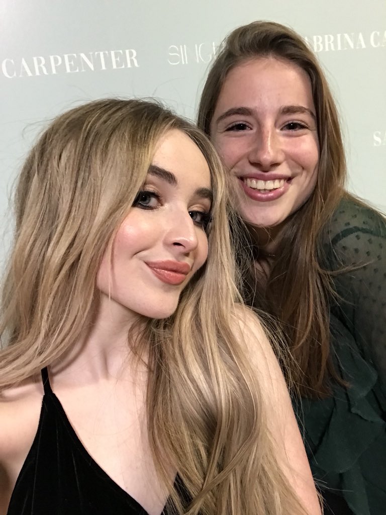 brinaftmendes's tweet photo. the woman who owns my heart💓🇬🇧 @SabrinaAnnLynn a night to remember https://t.co/9kDoDiL5zL