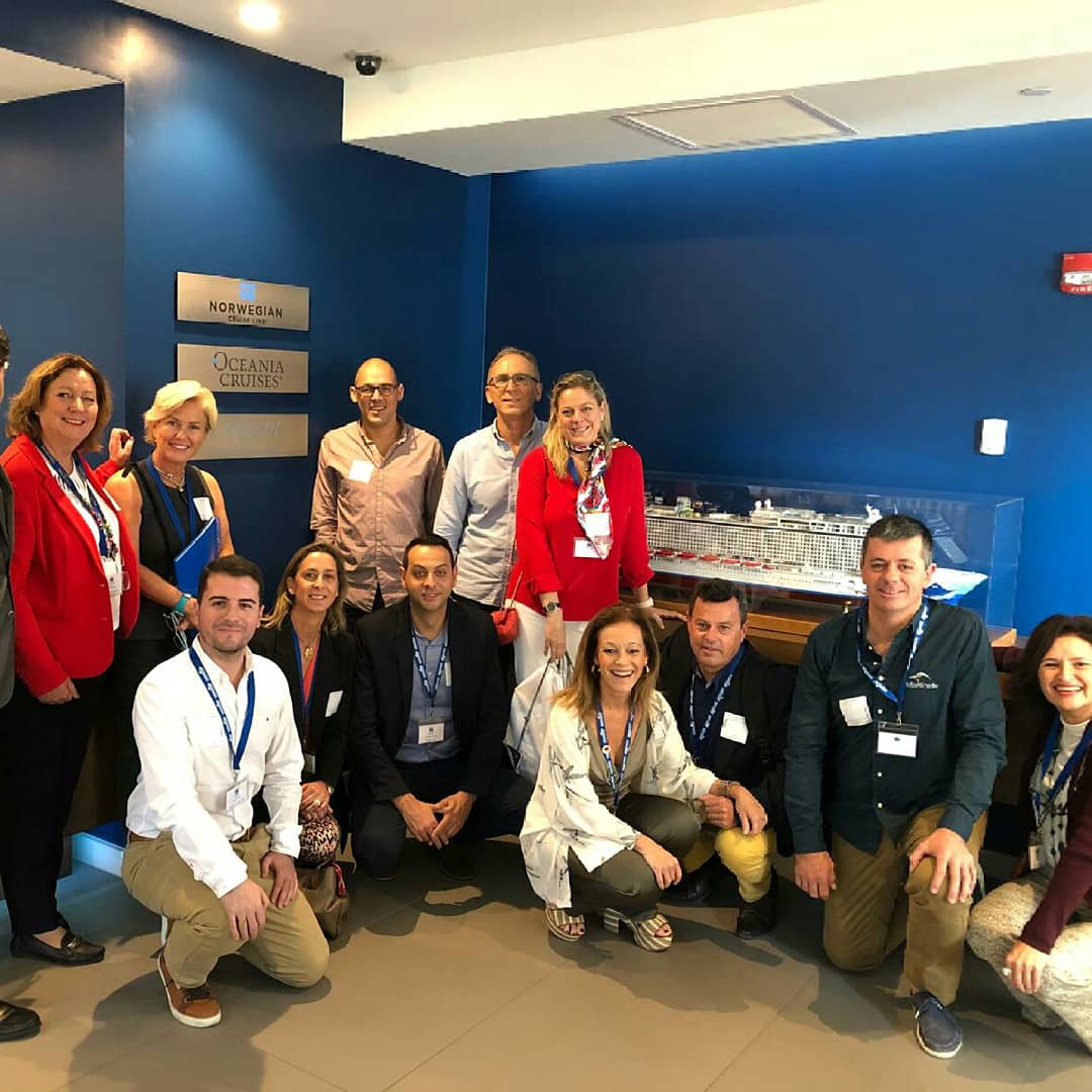 AETCadiz's tweet photo. ¡¡Últimas reuniones!! Con el grupo @OceaniaCruises @CruiseNorwegian @regentcruises @CarnivalCruise Thanks! 😃
#aetc #aetcadiz #aetcimparable #cruisecadiz #misionescomerciales #Turismo #cadiz #cadizturismo #extendausa #empresas #empresasturisticas #turismodecruceros https://t.co/Jtrj7httOO