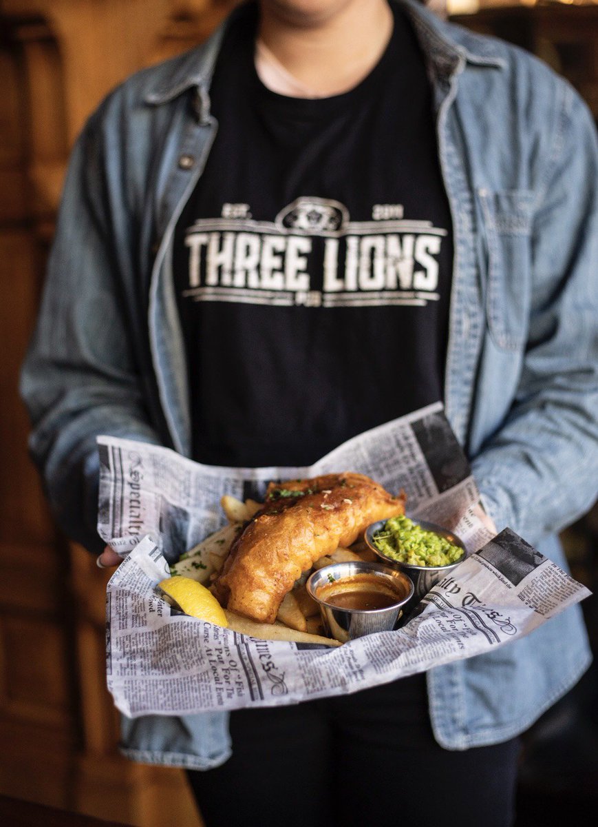 threelionspub's tweet image. Catch ur Friday Night #FishFry @threelionspub ! Enjoy our true British style Fish 'N Chips. 🐟 Beer-battered, fresh Atlantic Cod. Served with "chips," side of tartar &amp;amp; authentic mushy peas! Don't forget about our $6 Featured Old Fashioned 🥃 #shepherdexpress #BOM18