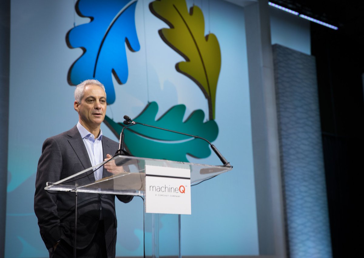 MayorRahm's tweet image. Proud that Chicago is one of the first cities in the world to achieve #LEED for Cities Platinum Certification, the highest level available from @USGBC. Great to see San Juan Mayor @CarmenYulinCruz and @m_raman at #Greenbuild18 here in Chicago!