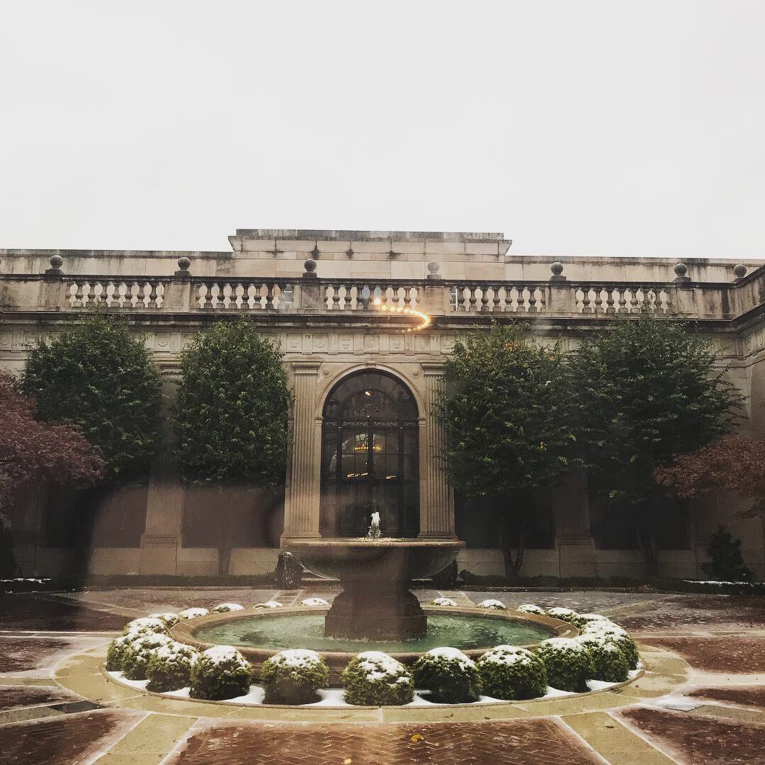 musekooo's tweet photo. Every 3rd Thursday of the month, the @freersackler opens the shutters to the Peacock Room. Because #conservation and #preservation and #observation. Opening the shutters lets natural light flood the space and illuminate the blues, greens, golds of the room. https://t.co/HF4DTBxtQ8