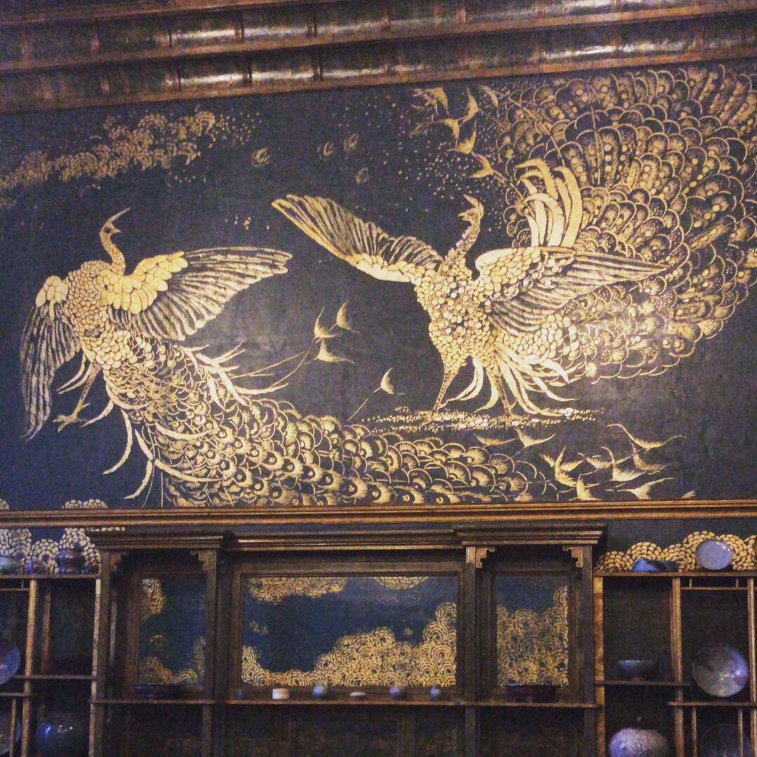 musekooo's tweet photo. Every 3rd Thursday of the month, the @freersackler opens the shutters to the Peacock Room. Because #conservation and #preservation and #observation. Opening the shutters lets natural light flood the space and illuminate the blues, greens, golds of the room. https://t.co/HF4DTBxtQ8