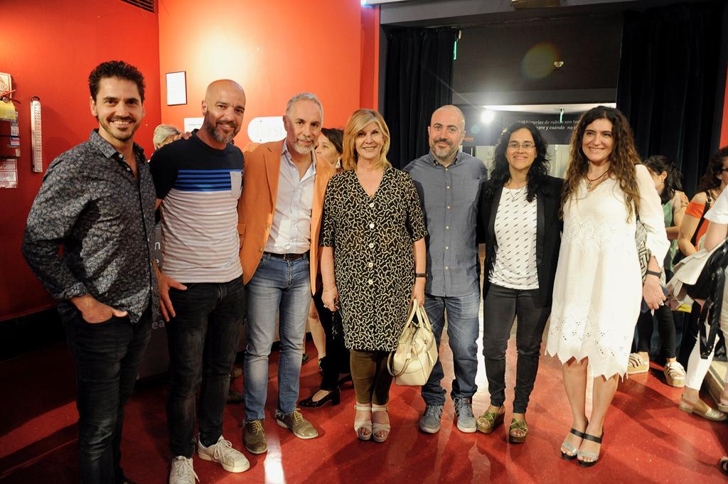 JaqueContent's tweet photo. Estamos muy felices 😁
Anoche estrenamos nuestro largometraje El otro verano 🎬
Compartimos nuestra felicidad en estas imágenes 📸
#JaqueContent #Contenidos #JaqueProduction #Cine https://t.co/ObzDtzRHvb