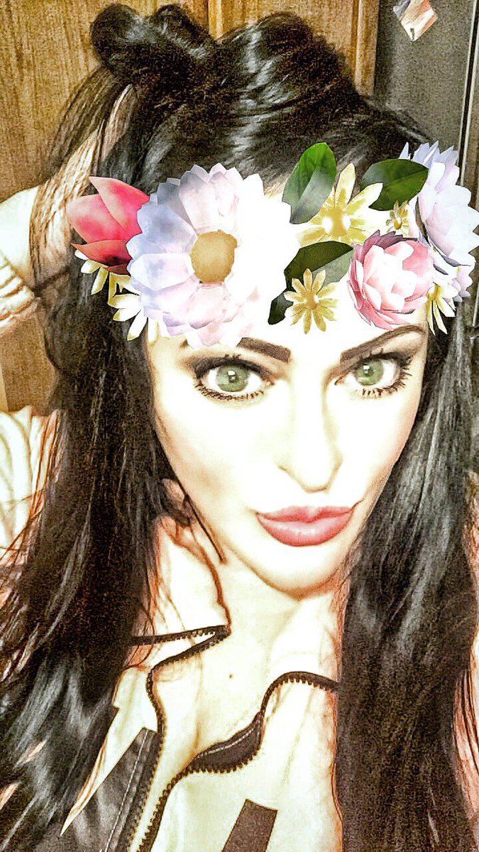yoursuperchick's tweet photo. Love @Snapchat #Snowvember #BlackFriday2018 #clubtattoorules #clubtattootempe #chesterbennington @ChesterBe #greydaze @linkinpark @kingsofchaosusa @ChoiceArtGroup  Xmas present ideas? https://t.co/LGcpqFKtyA