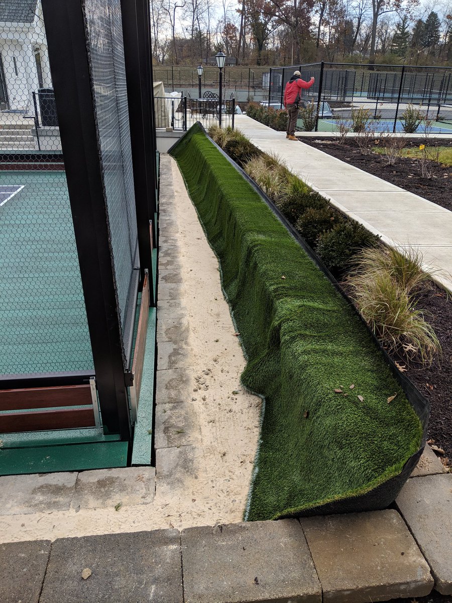 HPGCCplantman's tweet image. Some more synthetic turf installed around retaining wall and paddle courts to tie the area together #progress #infinityedge