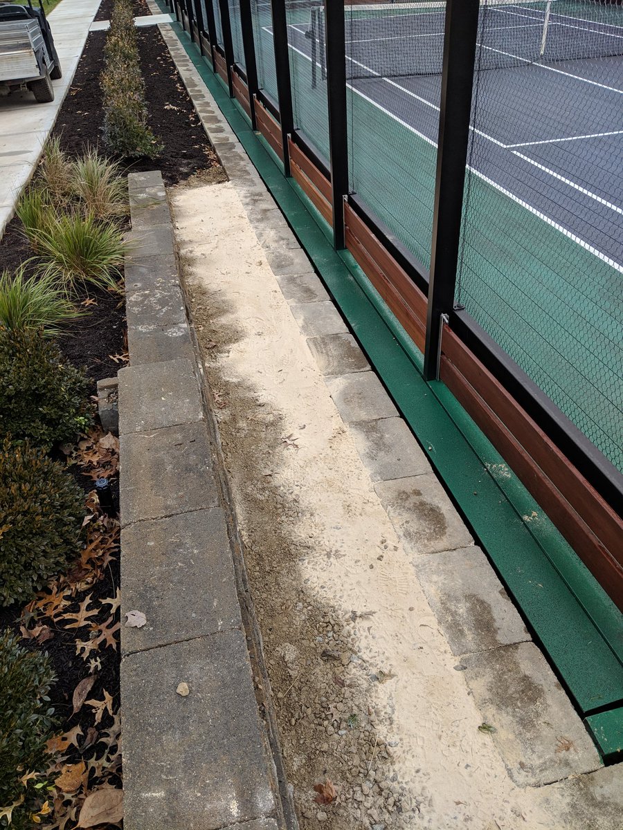 HPGCCplantman's tweet image. Some more synthetic turf installed around retaining wall and paddle courts to tie the area together #progress #infinityedge