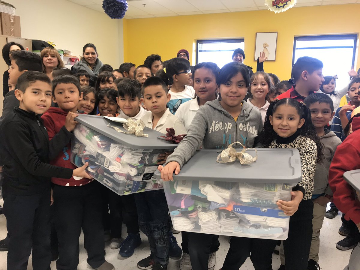 HartElementary 3rd graders organized a sock drive at the school. Students donated almost 1,300 pairs of socks to Annunciation House. Great job students and teachers! @HartNewTech @newtechnetwork