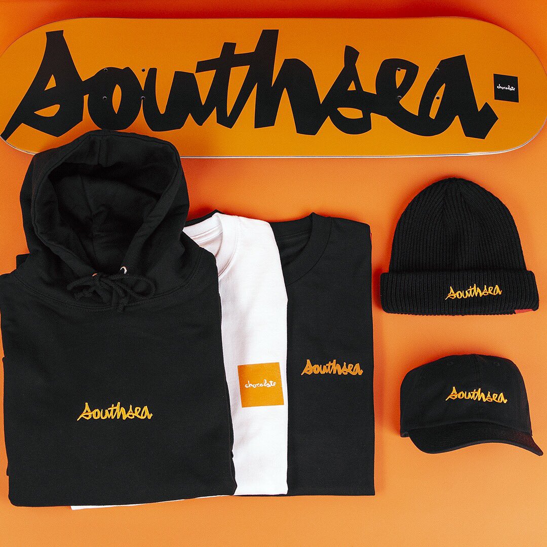 BoredofSouthsea's tweet photo. 🌐CHUNK THE WORLD🌐 Our collaboration with @chocolateskateboards is online now and available in store tomorrow at 9:30AM. (Also you can click and collect) Super limited numbers on these people! Don’t sleep on it! 🔥 Thanks to the Girl/Chocolate Family &amp; @formdist https://t.co/Xi5RtzwUO5