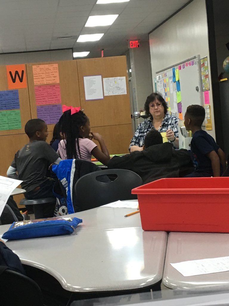 sisk_katy's tweet photo. We are so lucky to have Mrs. Ellis helping our readers! The kids love her! @MaryGrecoEllis1 #teamjowell #jagslovebooks https://t.co/AHtqZuHOsk