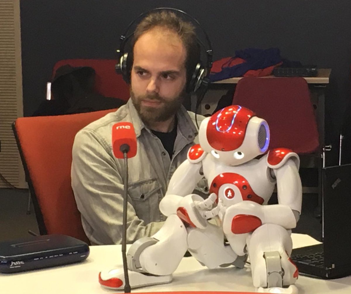 ¡#NAO nos ha conquistado! El robot humanoide que está programado para trabajar en terapias de rehabilitación con niños  que tienen problemas de movilidad en extremidades superiores <a href="/uc3m/">UC3M</a>