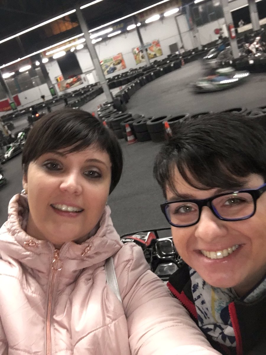 Warten auf <a href="/realTimoGlock/">Timo Glock</a> mit <a href="/Mienchen1410/">Marina</a> #vorfreude #glockmeifyoucan