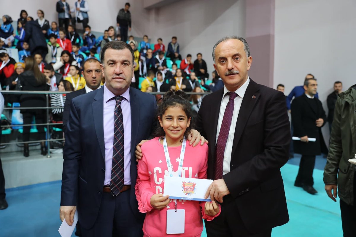 Başarıyı ödüllendiriyoruz. 
32 branşta 537 başarılı genci ödüllendirdiğimiz “23. Geleneksel Gençlik Şöleni ve Ödül Töreni”nimizi, Göztepe Spor Kompleksinde gerçekleştirdik. 

<a href="/Mustafa_Eldivan/">Mustafa ELDİVAN</a> <a href="/ismet_ozturk/">İsmet Öztürk 🇹🇷</a> @19MSTFYLMZ