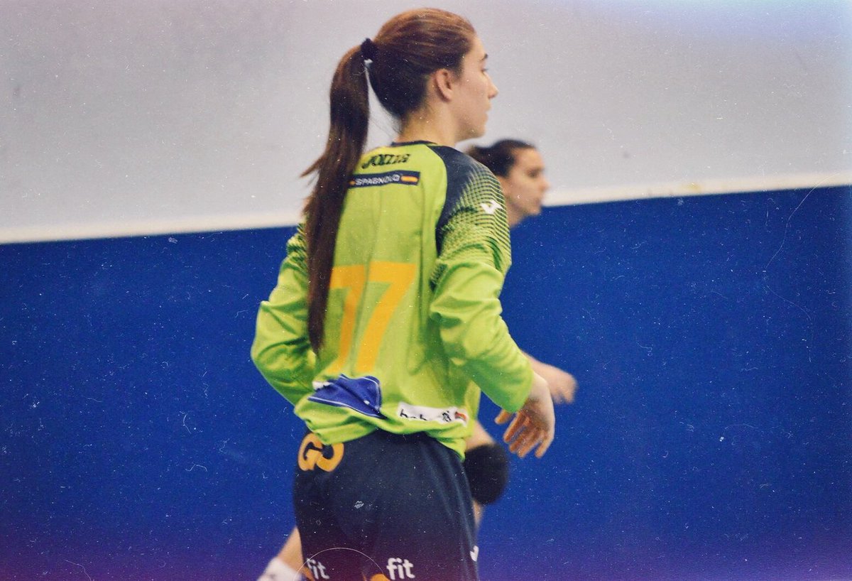 ElenaRS12's tweet photo. Con más ganas y emoción que nunca de empezar esta nueva etapa con las #GuerrerasJuveniles_0203.
Toca darlo todo para demostrar de lo que somos capaces y no guardarse nada...🇪🇸💪🏻💪🏻 @RFEBalonmano https://t.co/ALuzg8cCFg