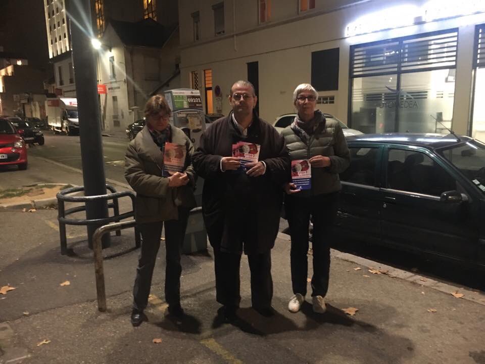 69Republicains's tweet photo. Après un tractage matinal, les @69Republicains et les @JeunesRep69 à nouveau sur le terrain en ce début de soirée pour dire #StopRacketAuto
#LesRépublicains #LR69 https://t.co/1puvDX6Hk9