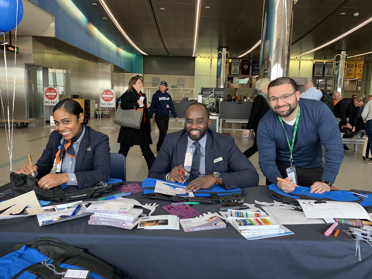 beantown_donnie's tweet photo. What a great day in BOS yesterday celebrating #jetblueforgood month w/ @TogetherWeRise engaging customers and crewmembers to decorate Sweet Cases for kids in foster care.  @HelloJetBlue https://t.co/flBgQhNvza
